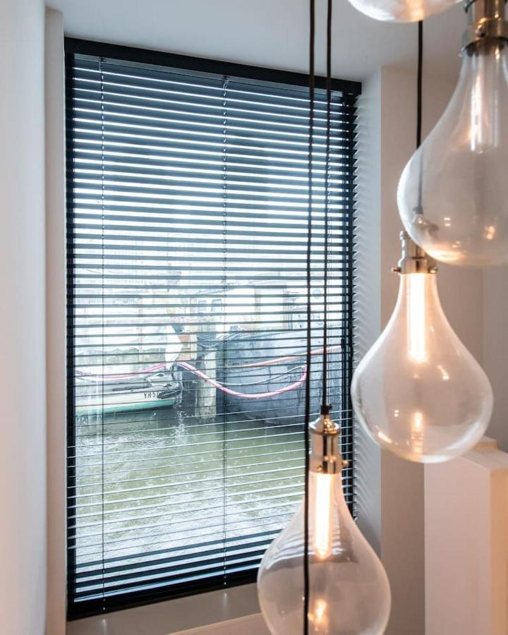 Apartamento Beautiful Amstel Houseboat Ámsterdam Exterior foto